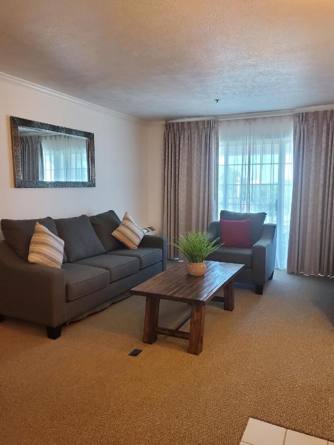 Sequoia Inn Hanford Bagian luar foto